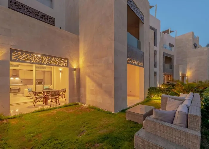 Two-bedroom Apartment, Ground Floor, Overlooking The Sea Apartment *
