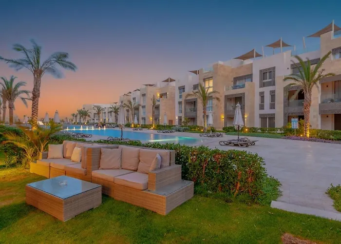 Two-bedroom Apartment, Ground Floor, Overlooking The Sea *