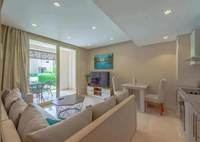 Two-bedroom Apartment, Ground Floor, Overlooking The Sea *