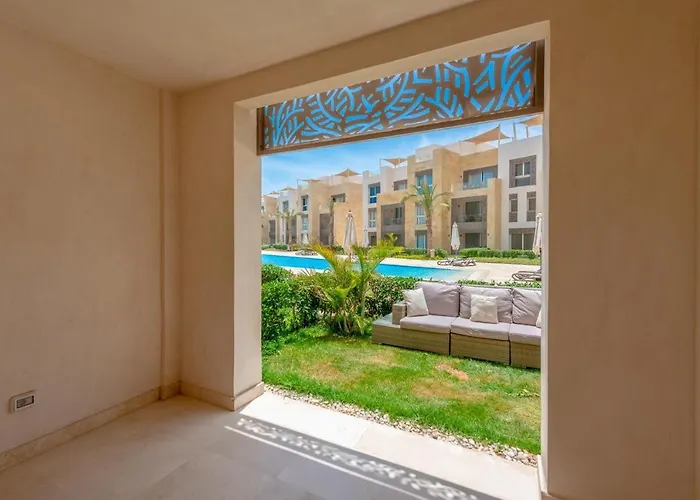 Apartment Two-bedroom Apartment, Ground Floor, Overlooking The Sea *