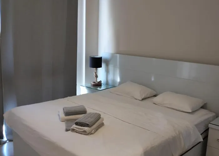 Two-bedroom Apartment, Ground Floor, Overlooking The Sea Apartment
