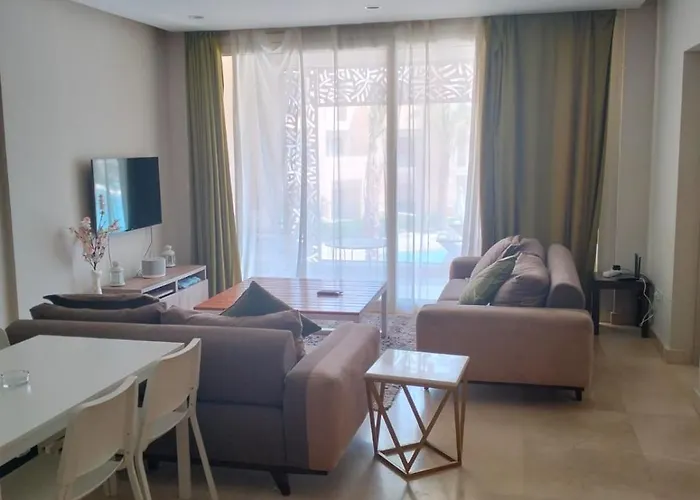 Apartment Two-bedroom Apartment, Ground Floor, Overlooking The Sea *