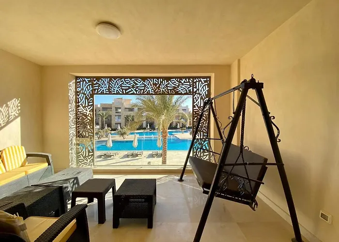 Apartment Two-bedroom Apartment, Ground Floor, Overlooking The Sea *