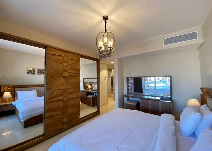 Apartment Two-bedroom Apartment, Ground Floor, Overlooking The Sea